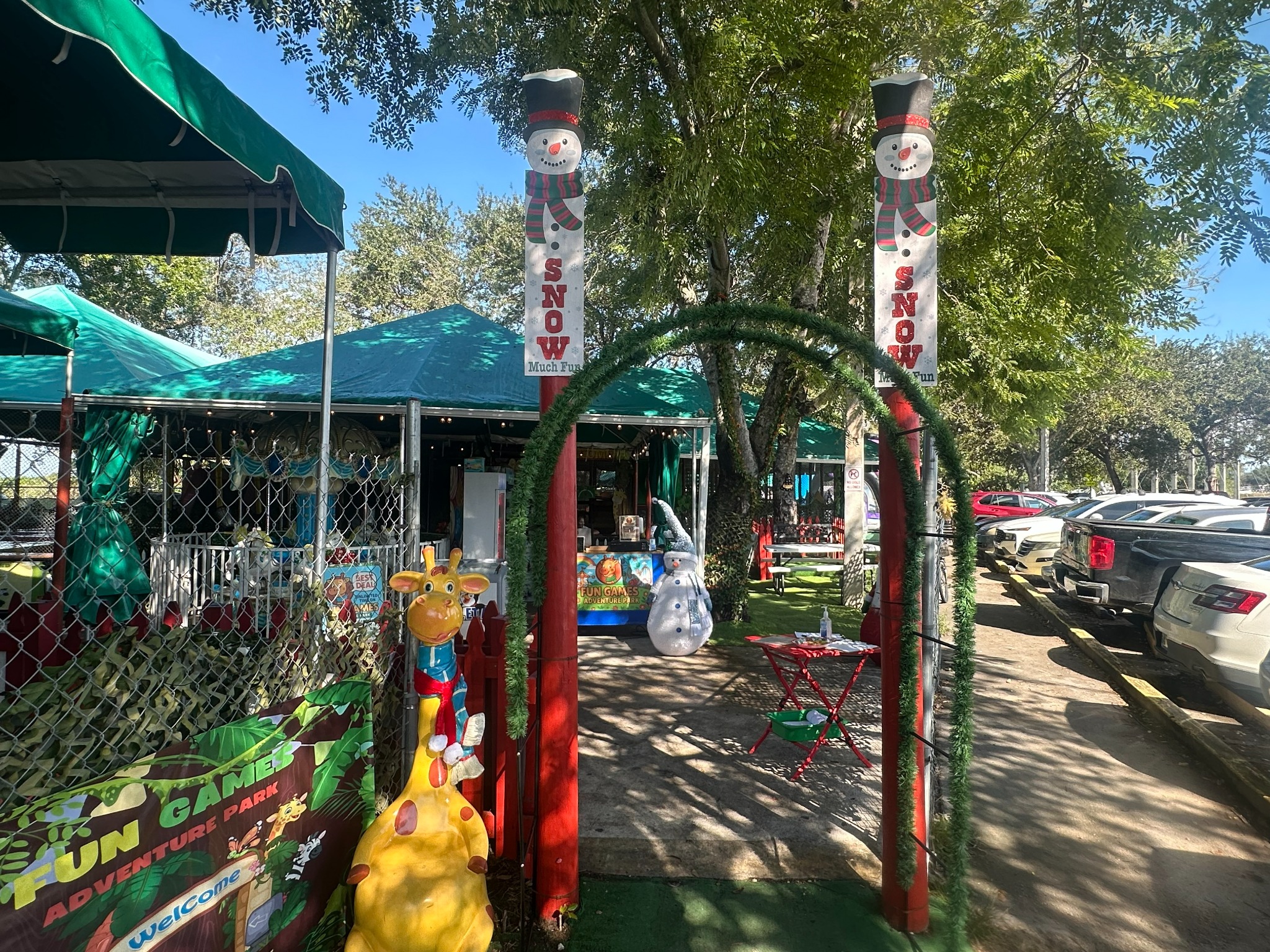 Entrada real de Fun Games Adventure Park en Redland Market Village